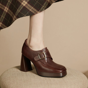2025年新款粗跟高跟圆头棕色气质扣子真皮软厚底单鞋女百搭