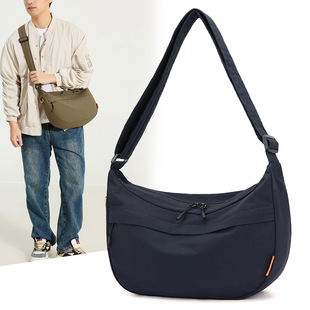艾乐时尚潮流男生斜挎包饺子包大容量百搭轻便休闲挎包男单肩背包