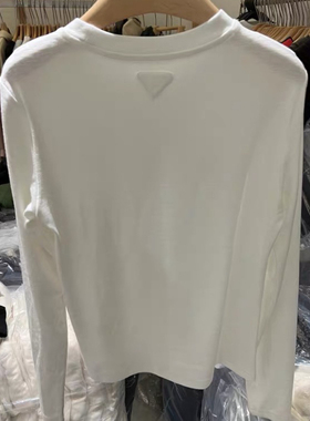 DW后背倒三角标圆领长袖T恤女2025秋冬季宽松显瘦打底衫上衣8028