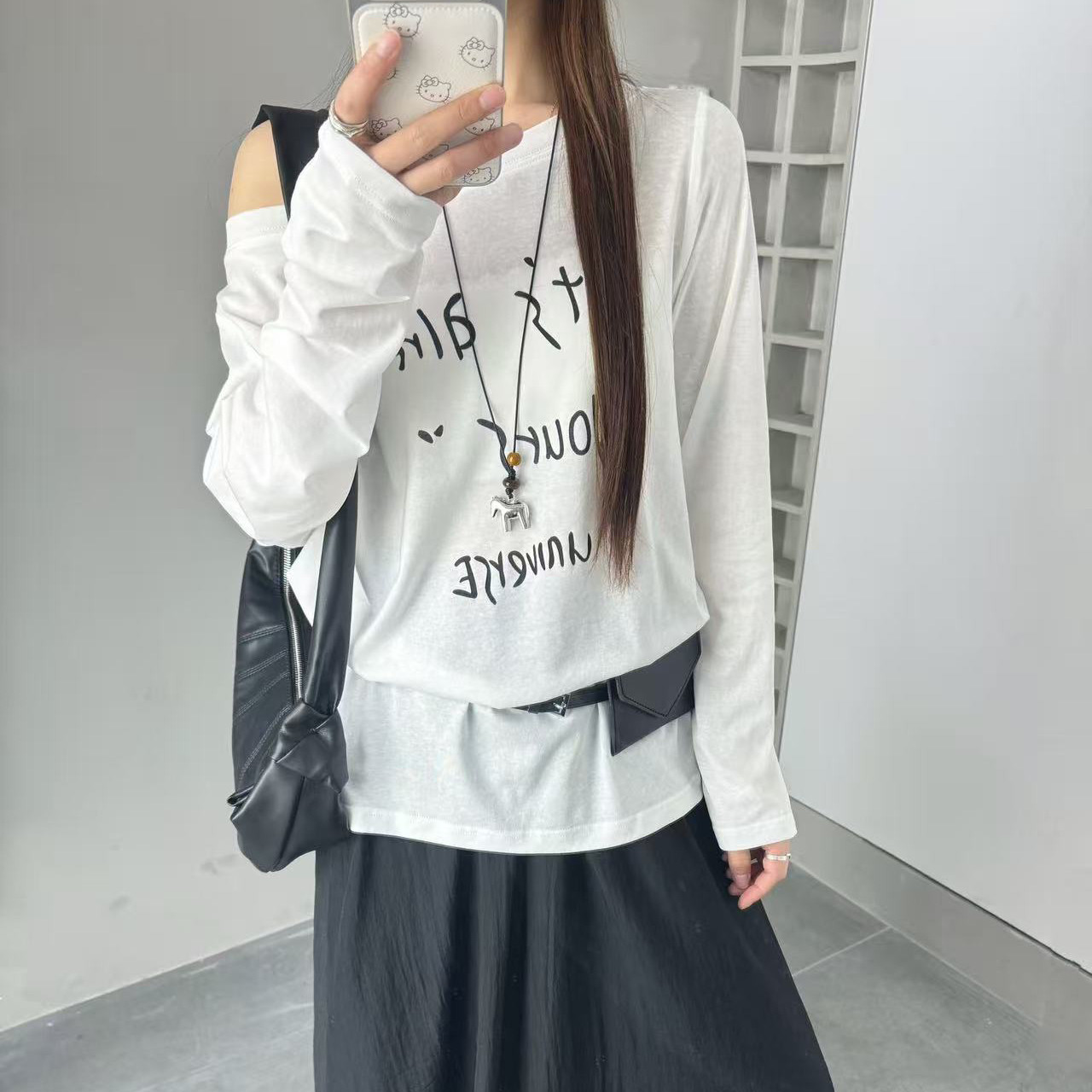 夏季设计感字母印花斜肩长袖T恤女休闲一字领露肩上衣8509