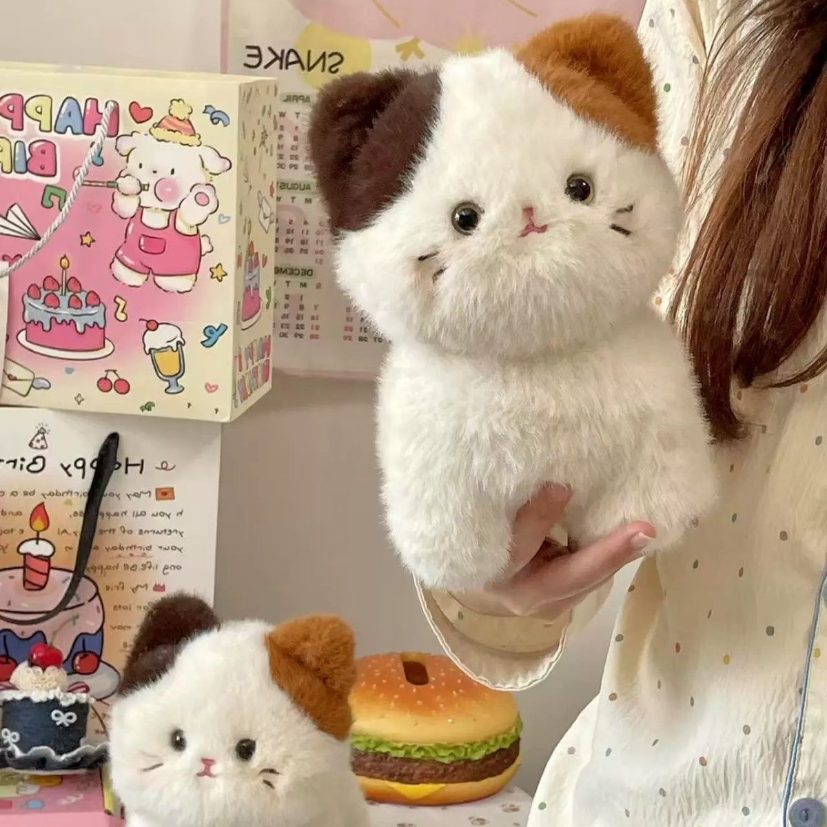 可爱三花猫公仔小猫咪玩偶抱枕儿童睡觉安抚布娃娃毛绒玩具礼物女