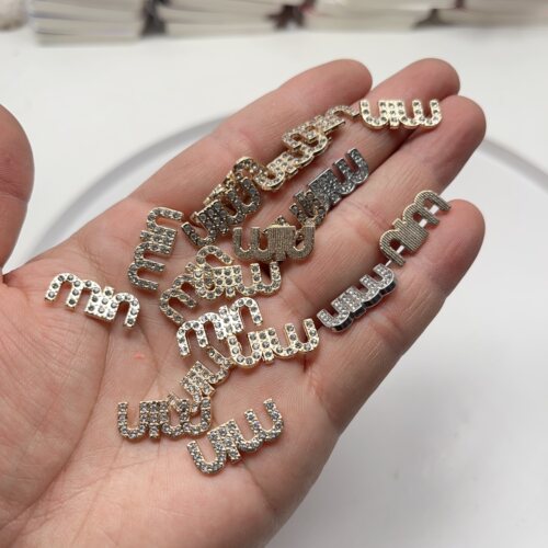 D31约2.1CM镶钻合金MIU贴片18-20个 diy手工材料配件满30包邮