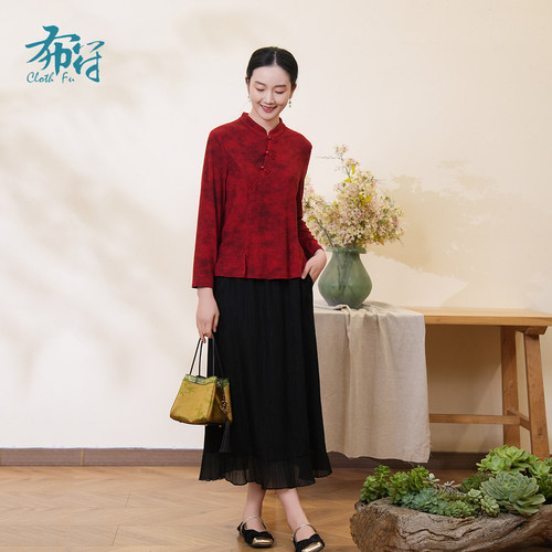 布符2025年春新款红蜡染立领开衩中长款旗袍上衣手工花扣高弹修身