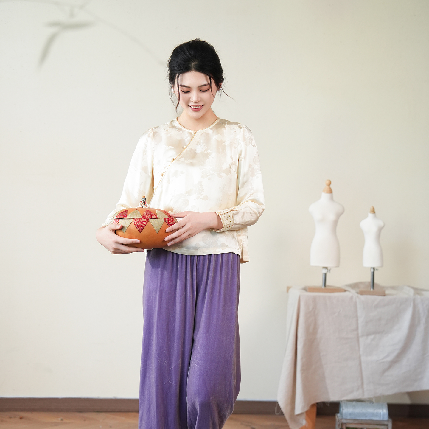 布符『云龙呈祥提花偏襟附花边上衣』2025年秋季圆领中国风女装