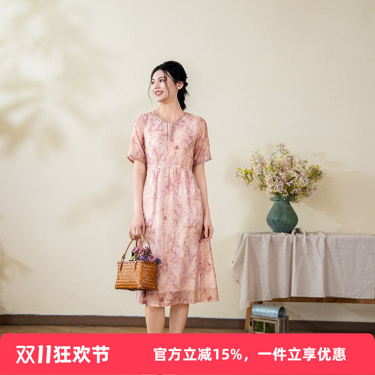 布符年夏季新款粉圆领刺绣连衣裙女装甜美减龄显瘦气质仙女裙