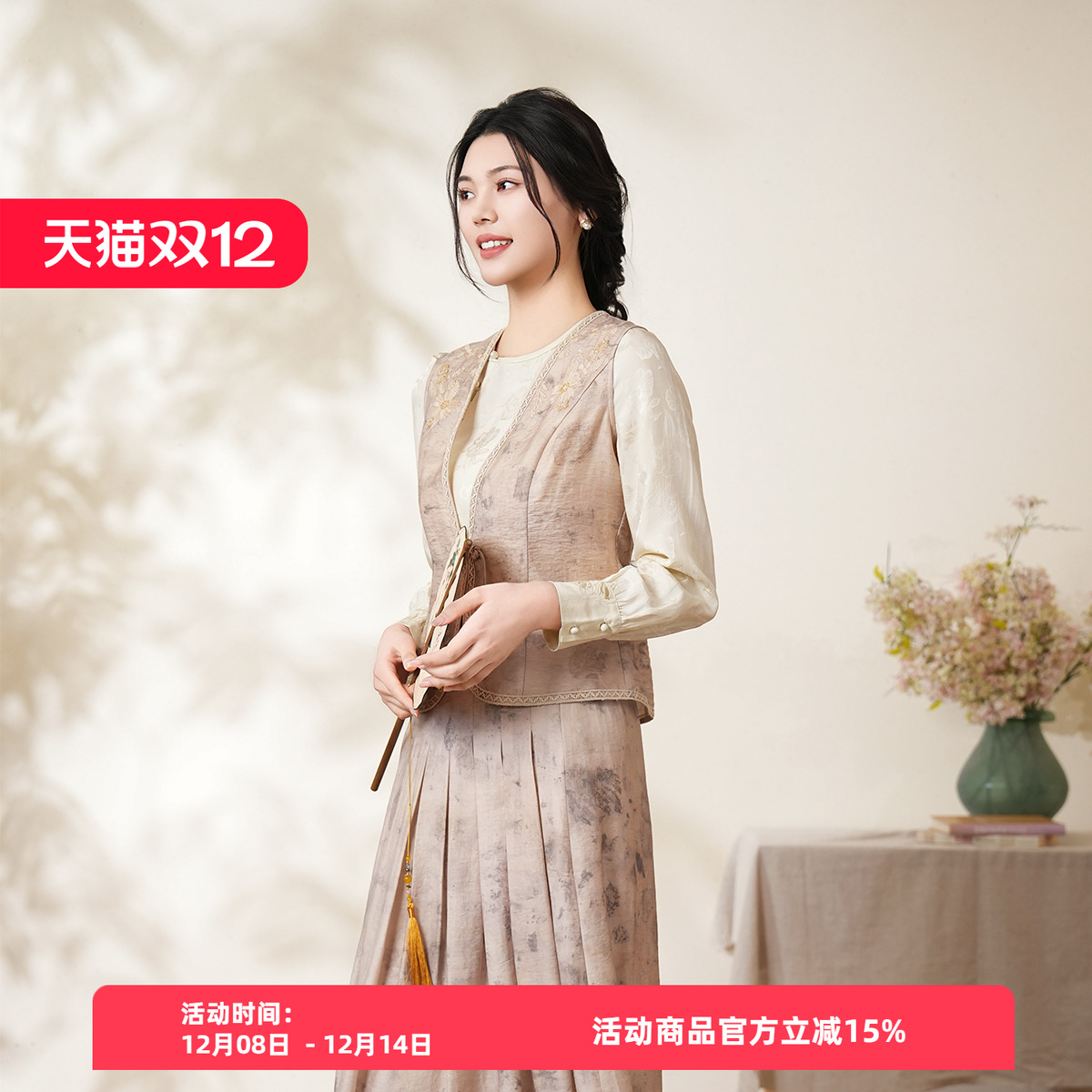 布符2025年夏季新品曼陀罗花扣马甲女装印染花边复古显瘦国风款