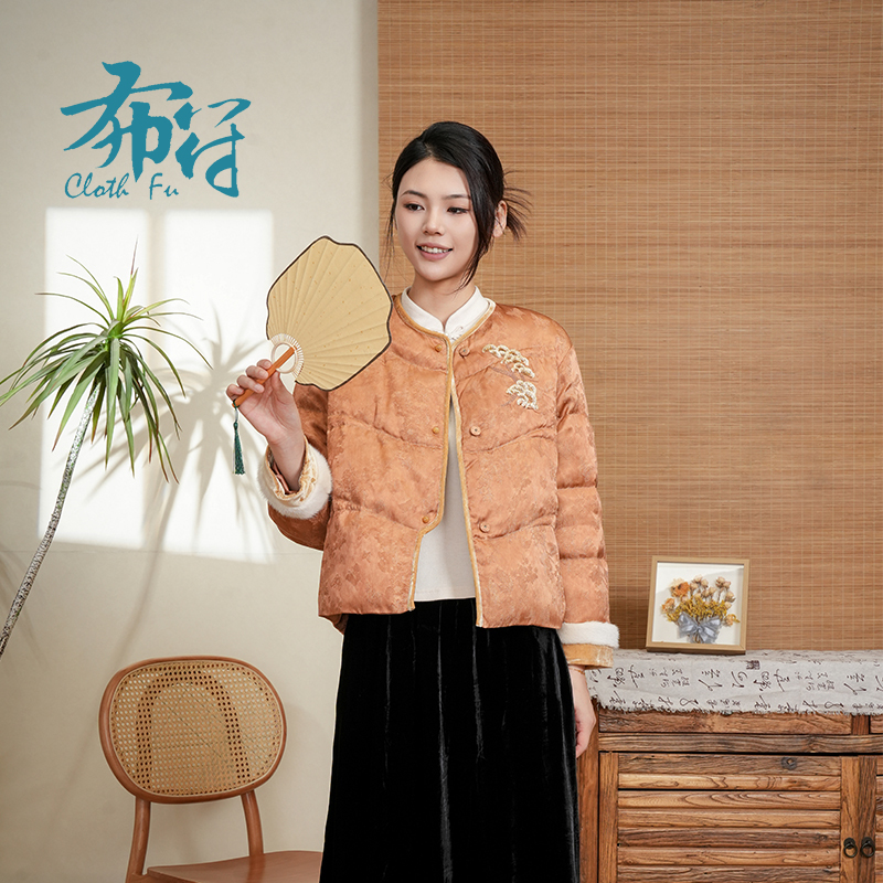 布符冬季新款焦糖色圆领鹅绒服女士轻薄保暖时尚短款修身