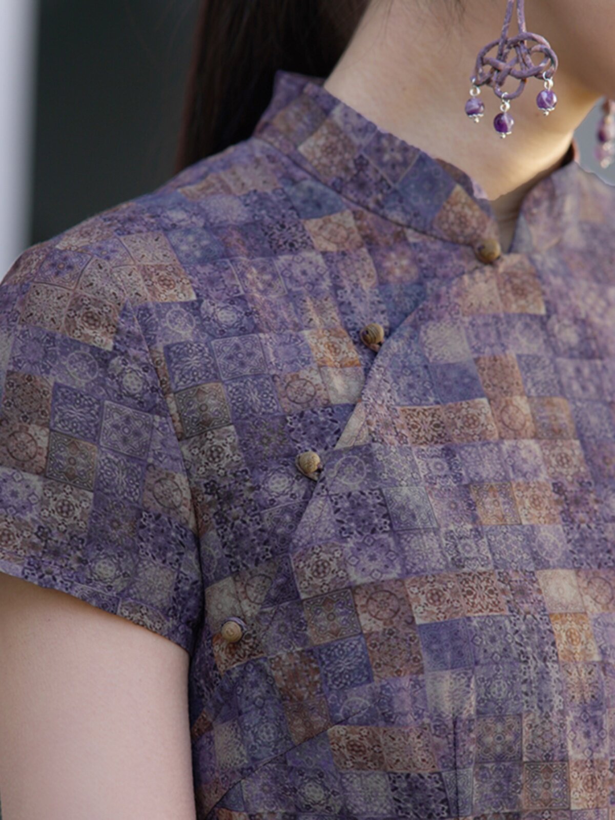 BU FU 2024 여름 새 나무 단추 CHEONGSAM 여성의 중국어 번체 문학 복고풍 밑단 슬릿 긴 스타일