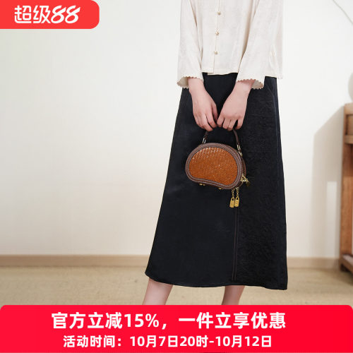 布符新中式年秋款黑 A 字裙侧刺绣半身裙显瘦时尚百搭优雅女