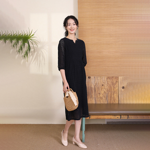 布符春秋新款连衣裙v领花边镂空百搭舒适时尚气质长款时尚女