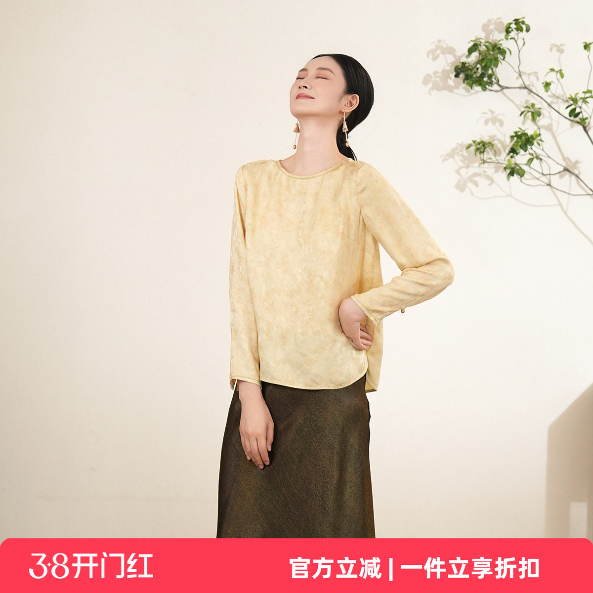 布符新中式「双色炒色花可调节袖圆领上衣」2025年秋季女长袖T 恤