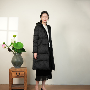 简约宽松 布符冬新款 羽绒服黑色貂毛长款 花扣白鸭绒女经典 时尚
