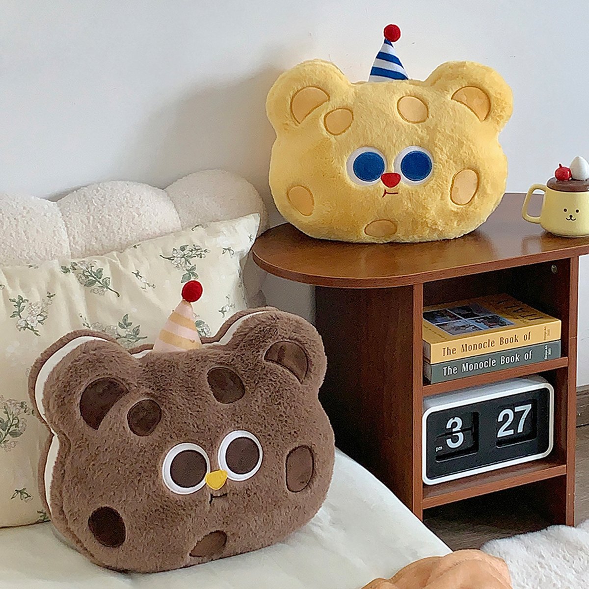 可爱饼干小熊毛绒玩偶靠垫抱枕车上办公室午睡盖毯空调毯子二合一