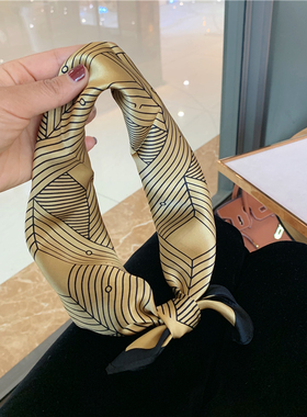 丝巾女春季韩国百搭时尚围巾薄款装饰围脖小领巾方块丝巾小方巾女