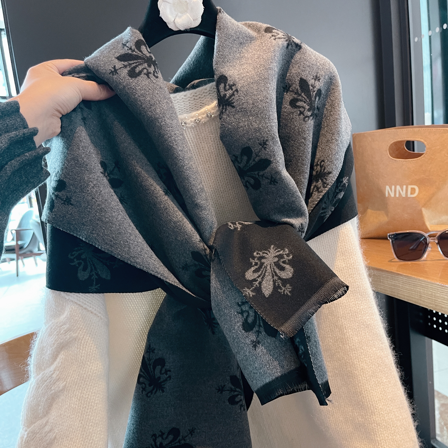 佛罗伦萨鸢尾花仿羊绒围巾女披肩