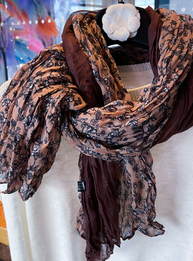 文艺棕咖色拼色丝巾春夏氛围感碎花棉麻围巾女古着风褶皱装饰披肩
