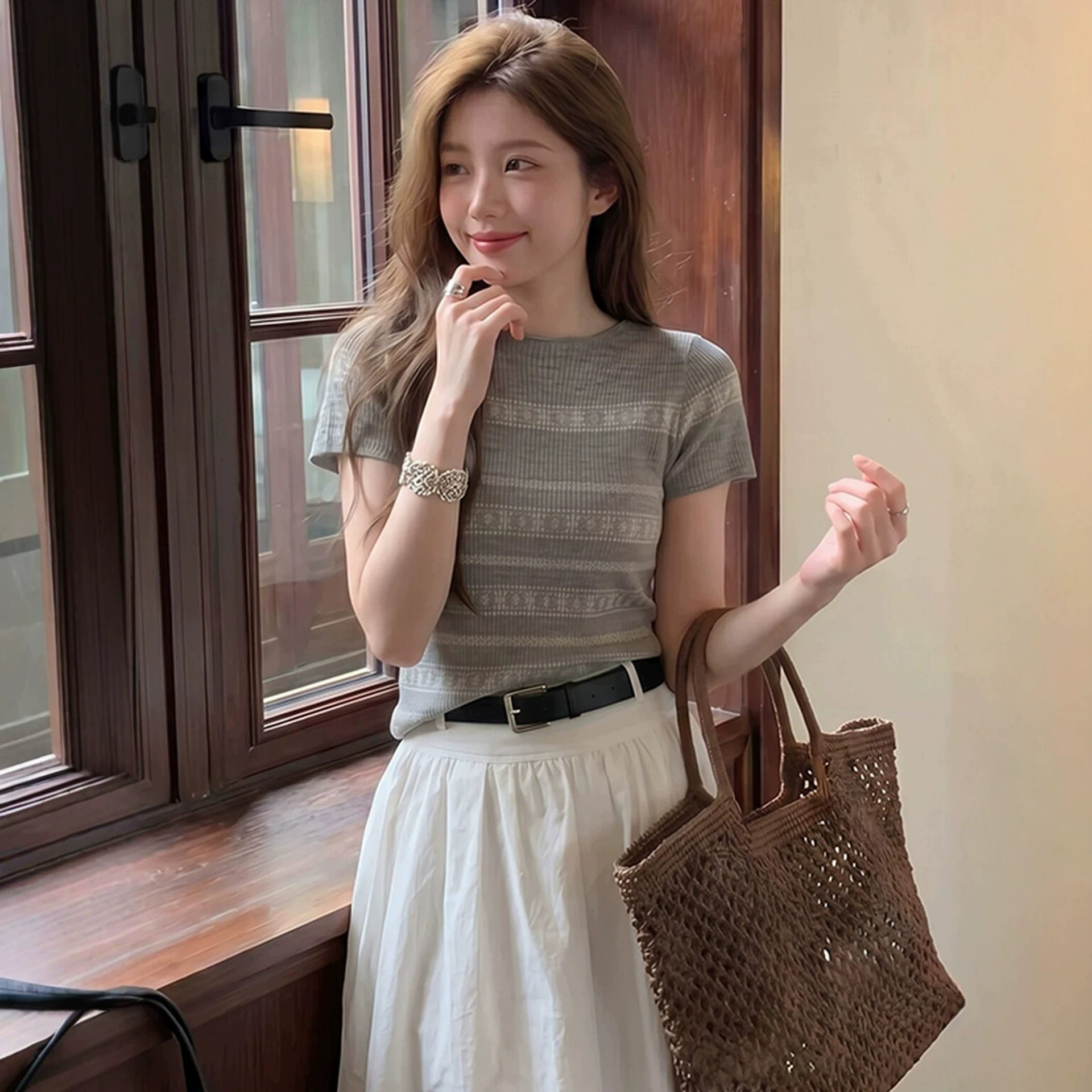 2026夏季女薄款外搭高级感花灰色条纹圆领短袖正肩T恤修身上衣服