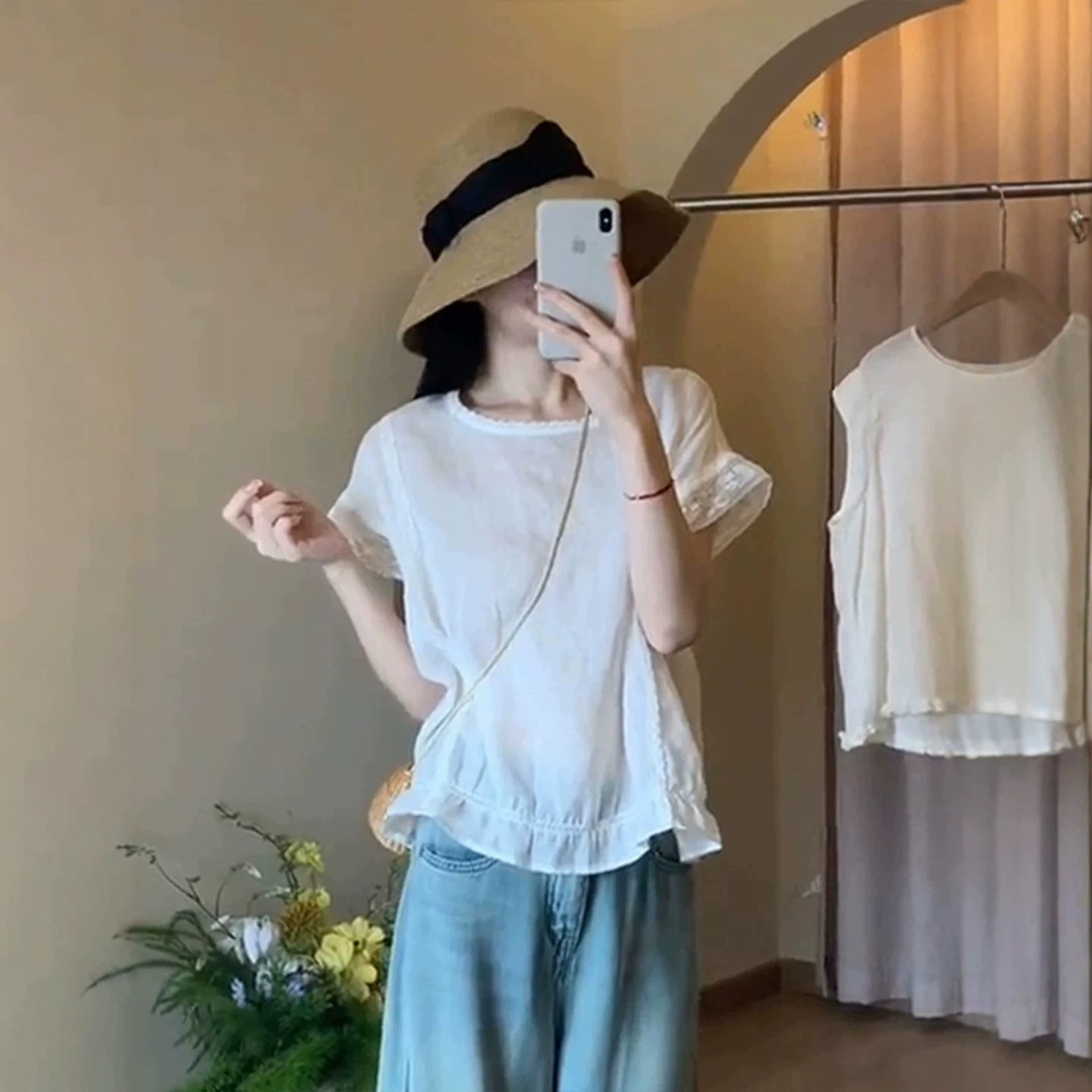 法式白色蕾丝拼接小飞袖短袖衬衫女夏季2026别致很仙的荷叶边上衣