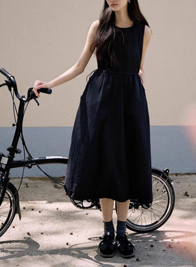 Jicouture“Urbancore”系列背心式机能感连衣裙女直筒收腰半裙子