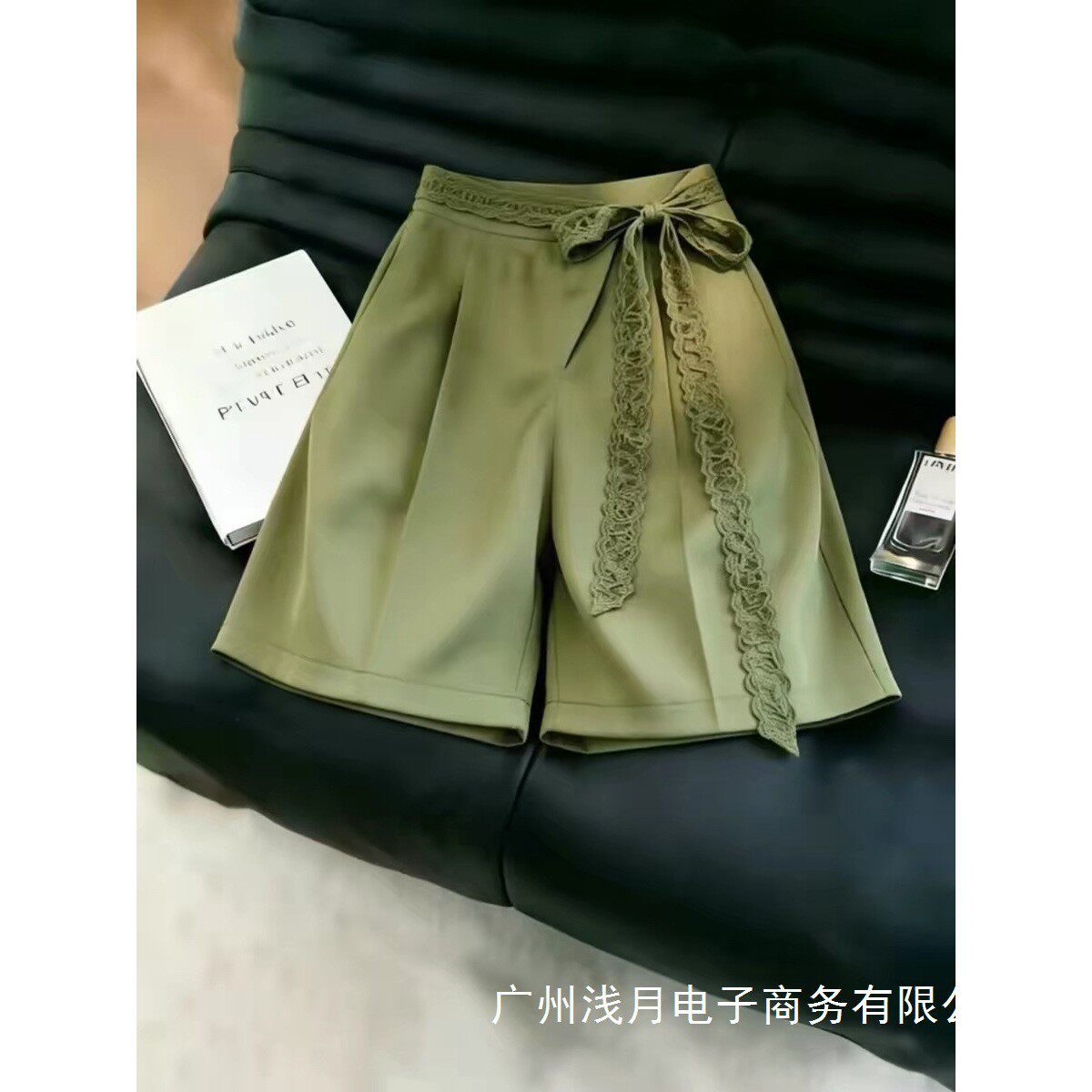 绿色通勤小众系带短裤女2026夏季新款高腰显瘦百搭时尚减龄休闲裤