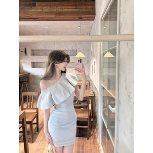 梦野长廊 00pm新品 露肩荷叶边连衣裙 CCZEE