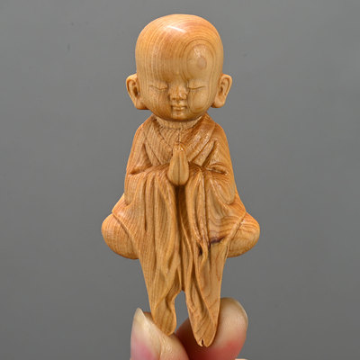 崖柏木禅意悬空打坐小和尚手把件高8cm小沙弥实木雕刻装饰工艺品