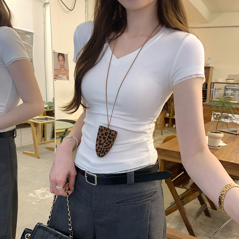 白色v领蕾丝边设计感短袖T恤女2025夏季新款女装气质修身短款上衣