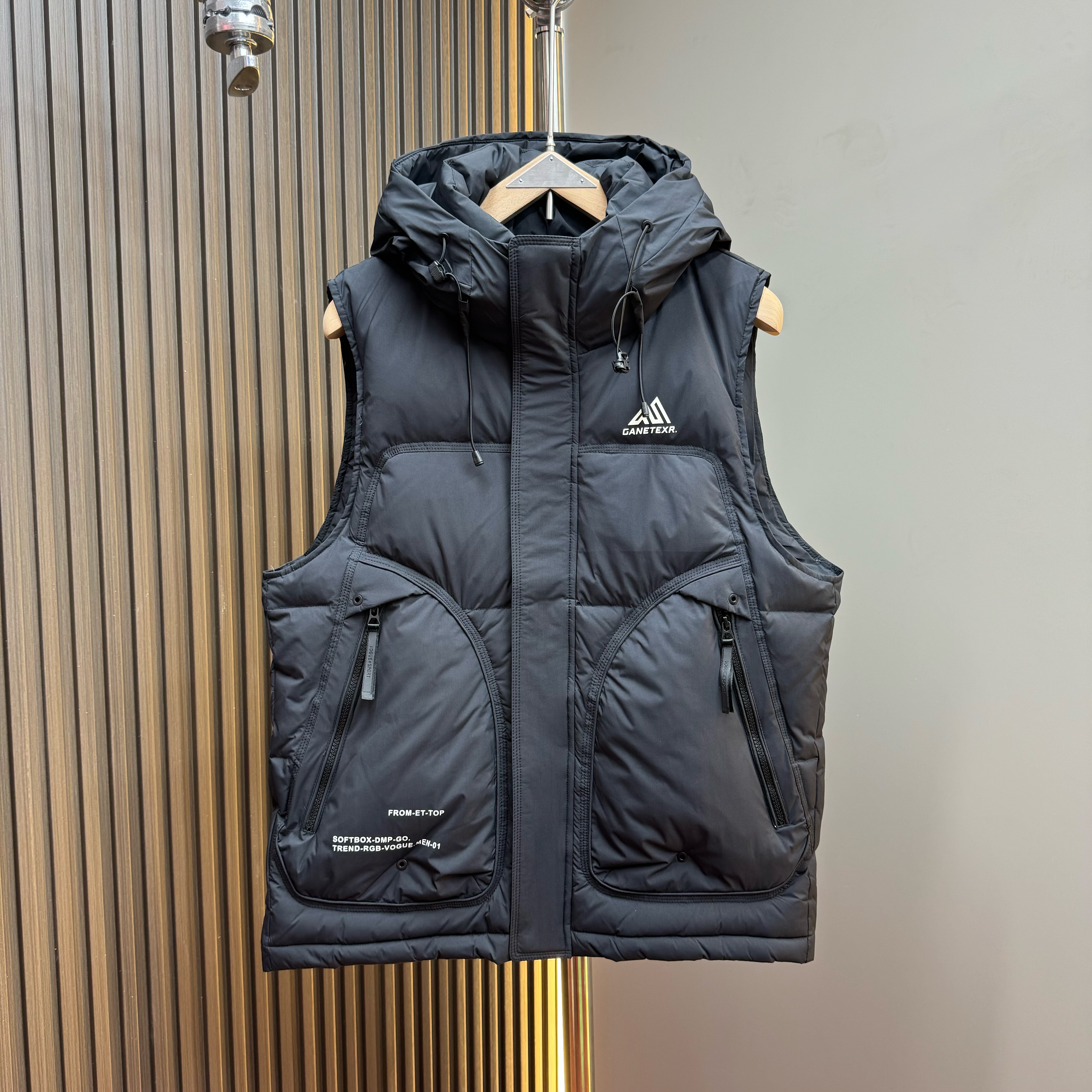 2025冬季新款连帽羽绒马甲男潮牌宽松休闲白鸭绒背心保暖加厚坎肩