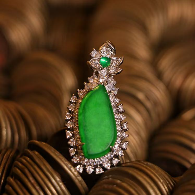 【颖有尽有】豪镶A货翡翠冰种满绿随行无事牌时尚JJMS51026021