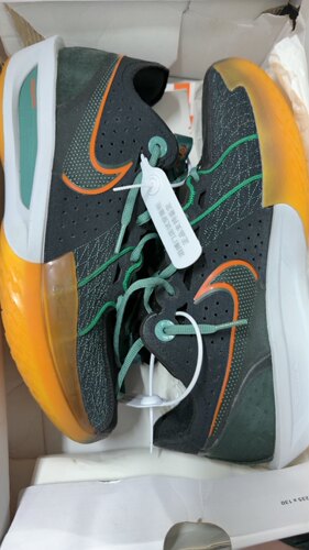 门店特价清仓Nike AirZoom G.T. Cut 3 篮球鞋下单请看购物详情页