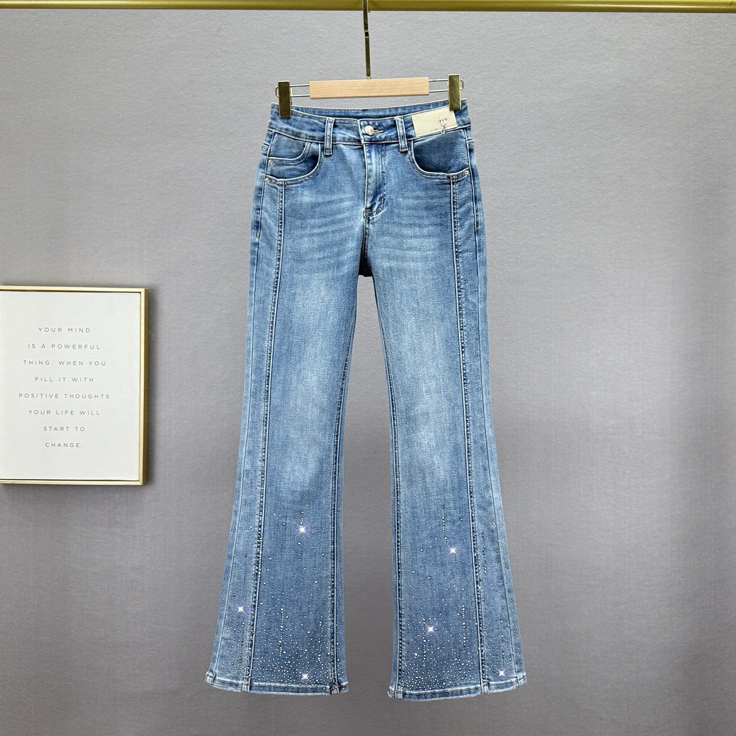 弹力牛仔裤女长裤2026年春季新款弹力高腰修身显瘦欧货烫钻微喇裤