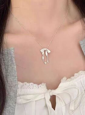 日韩风银饰蝴蝶结十字锁骨项链