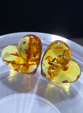 天然花珀屁桃随形吊坠雕刻琥珀石