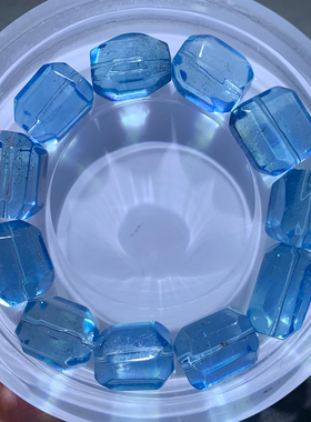 天然冰湛蓝海蓝宝随形雕刻件水晶