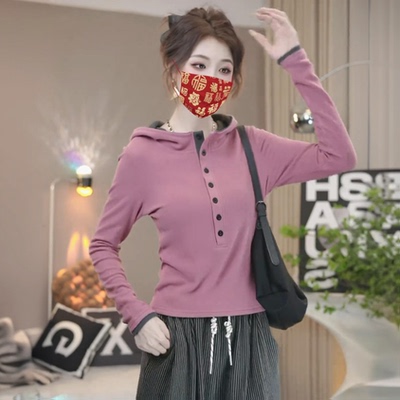 撞色拼接纽扣连帽德绒打底衫女2025秋冬新款时尚减龄长袖显瘦上衣