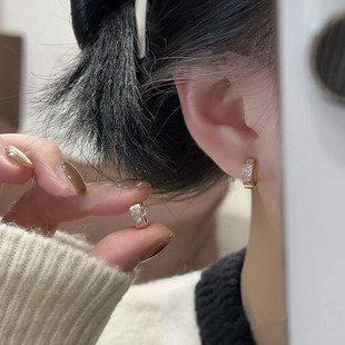 轻奢高级感玫瑰金色锆石圈圈耳扣女精致小巧耳环时尚气质百搭耳饰