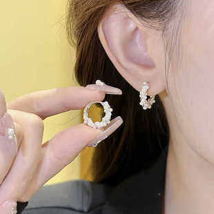 s925银针缠绕珍珠耳环女小众高级感耳圈养耳洞耳钉2024新款潮耳饰