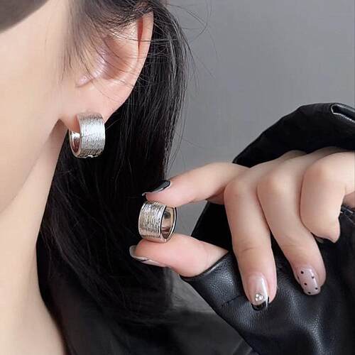 复古拉丝银色宽边耳扣小众设计感