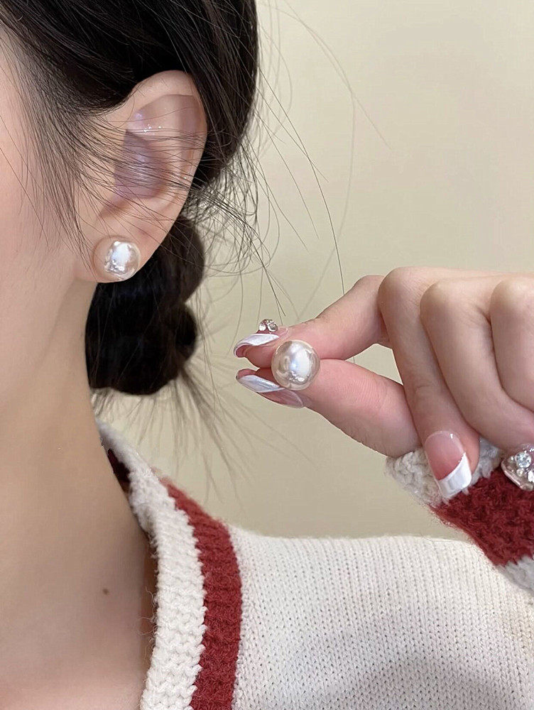人鱼姬扁珍珠耳钉女小众设计高级感轻奢气质耳环2023新款爆款耳饰