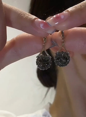 小众设计感灰色锆石耳扣2022年新款潮复古闪钻耳环轻奢气质耳饰女