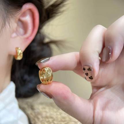 s925银针耳饰金色菱格素圈耳扣女轻奢高级感气质耳环时尚百搭耳圈