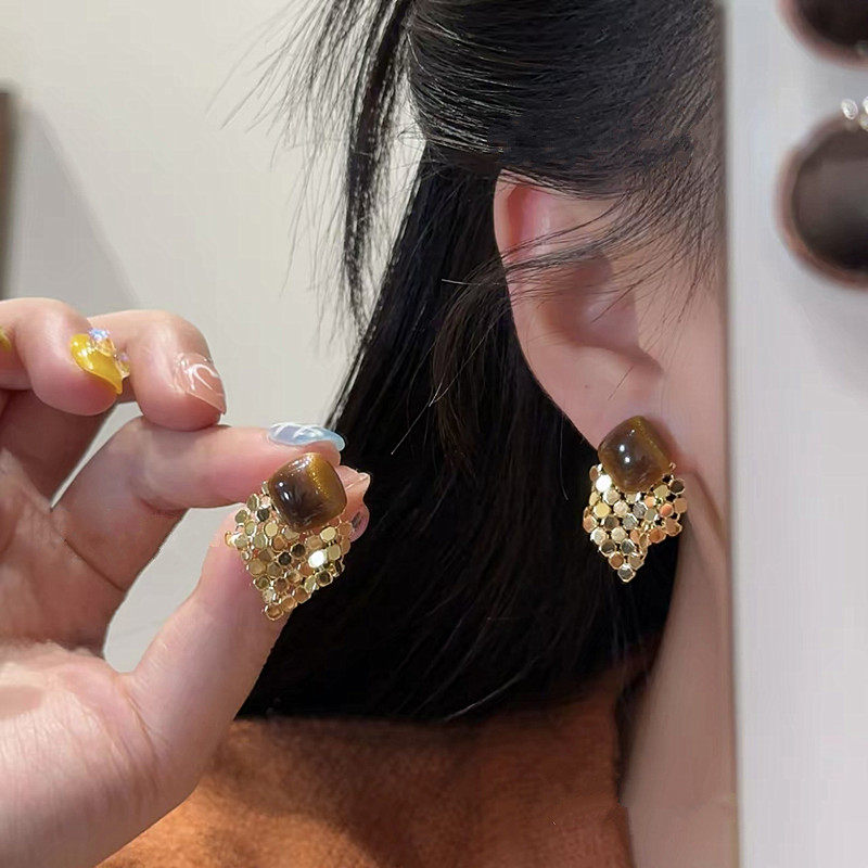 复古琥珀流光色方形金属亮片耳钉女轻奢高级时尚气质百搭个性耳环,饰品/流行首饰/时尚饰品新,耳环,淘宝优惠券,粉丝福利购,淘宝优惠卷
