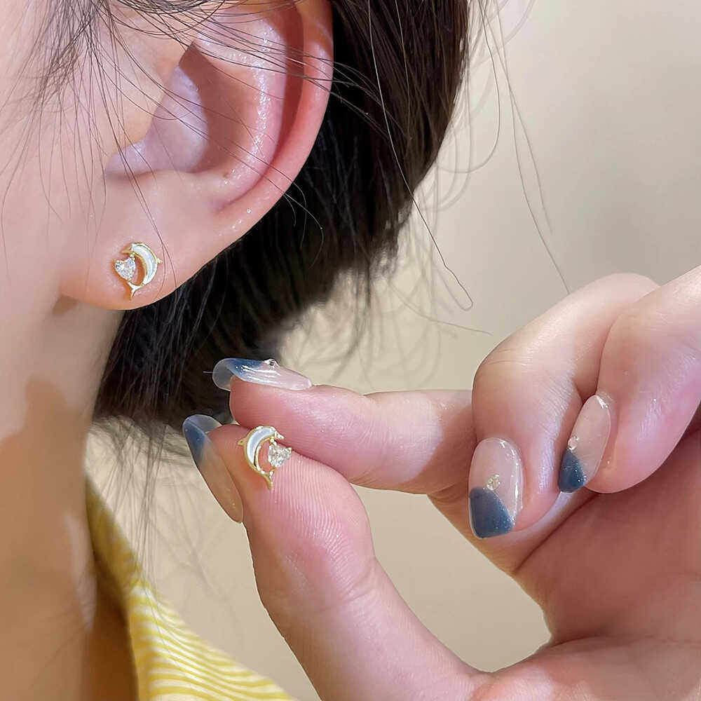 精致小巧小海豚爱心锆石耳钉