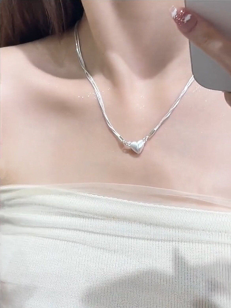 轻奢小众设计感爱心吸铁石项链女图片