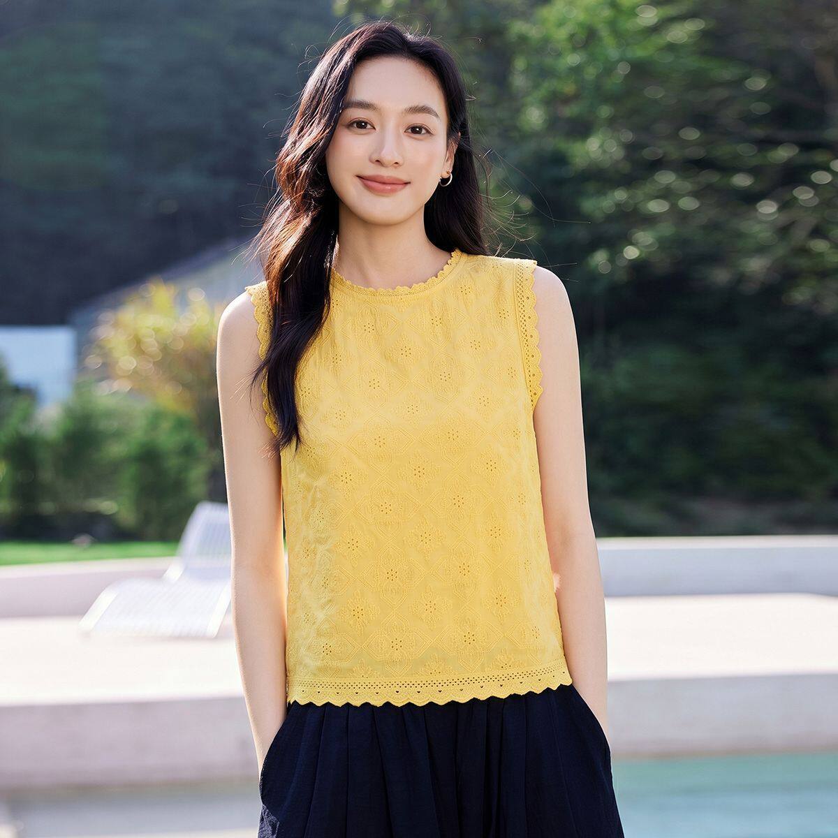 茵曼2026夏季新款纯棉露背设计感无袖花边镂空小衫女松弛百搭背心