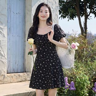 茵曼2026夏季新款法式浪漫方领泡泡袖中长裙女修身显瘦碎花连衣裙