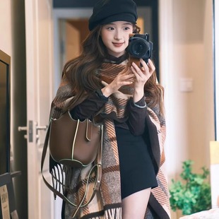 披肩外搭女2025新款格子围巾韩版高级感保暖斗篷外套时尚洋气高档