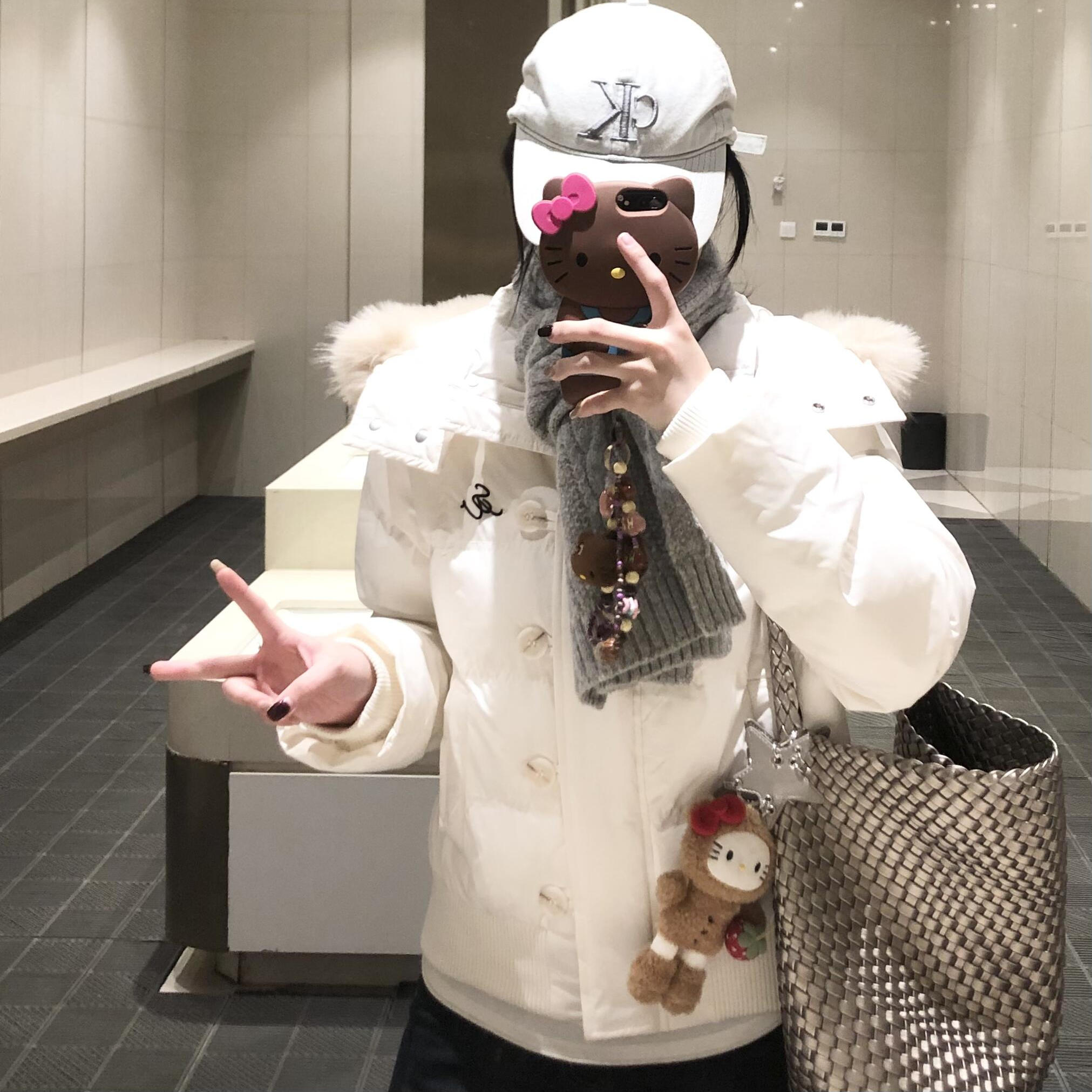 连帽大毛领巨好看羽绒服女冬季