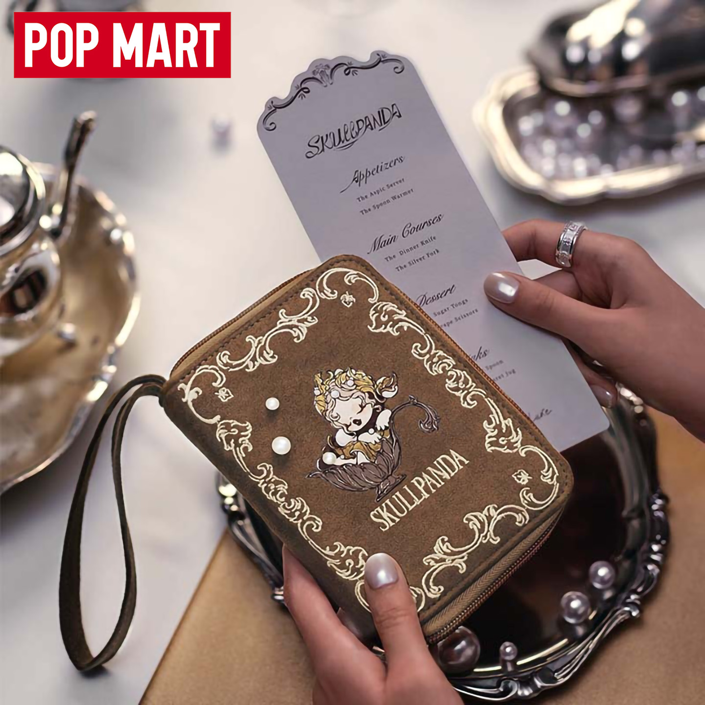 POPMART泡泡玛特SKULLPANDA餐桌系列护照夹包送女生潮玩周边礼物