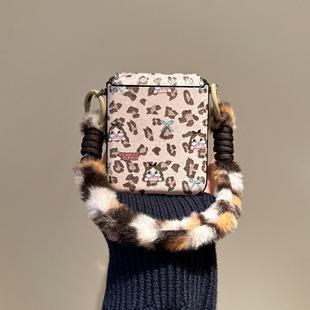 适用华为PuraX折叠屏手机壳小米MixFlip2壳膜一体卡通荣耀MagicVFlip2三星zflip7豹纹哭娃6毛绒手提斜跨绳FE